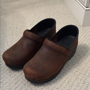 Dansko AntiqueBrown Oiled Professional Clogs
